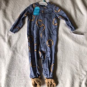 Carters sleep n play size 6months